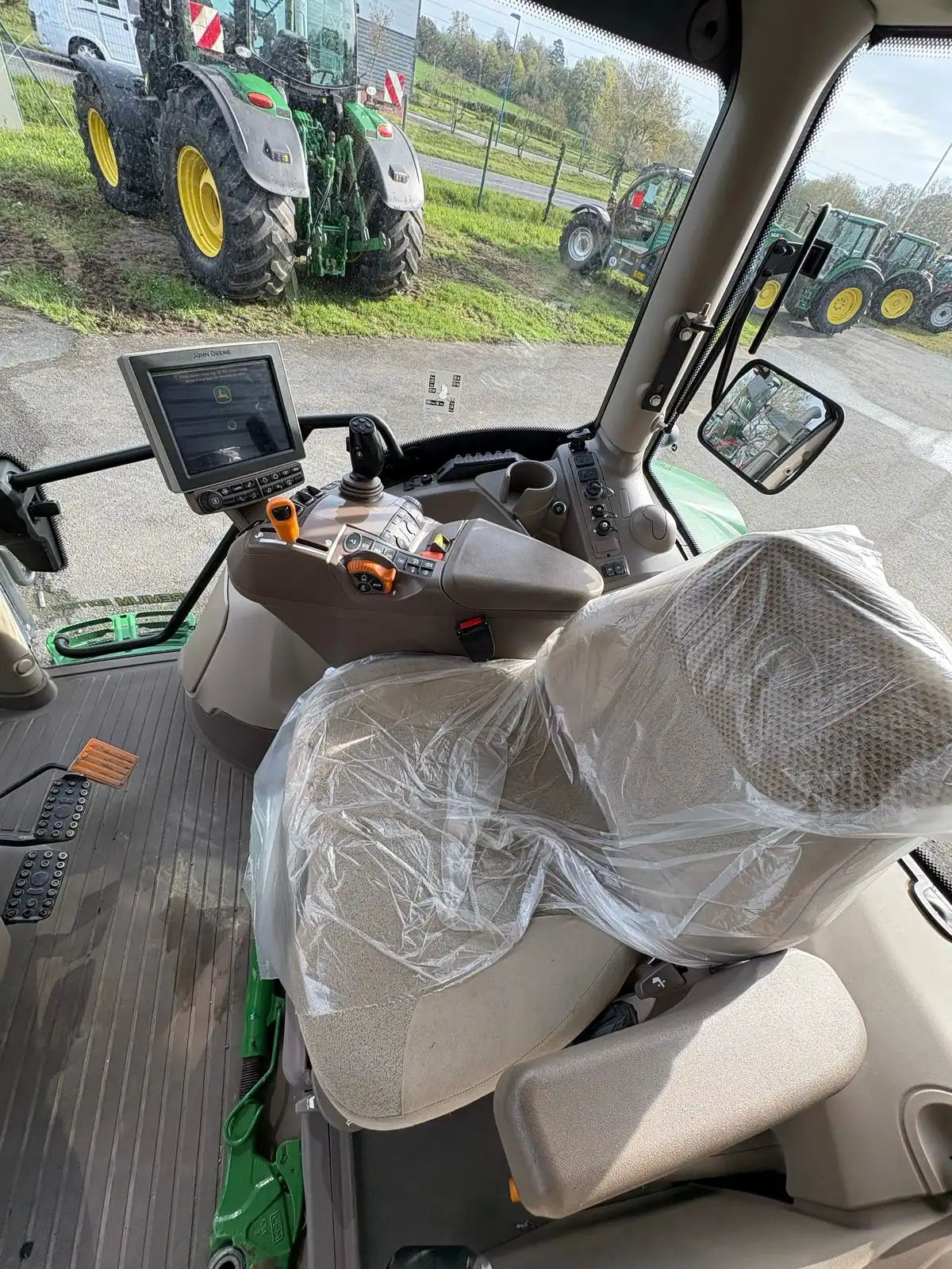 Image JOHN DEERE 6110R